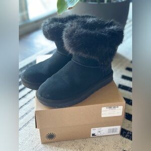 UGG Cathie Suede Genuine Sheepskin Lined Short Boots / SZ5